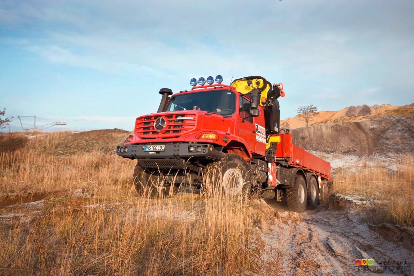 硬漢越野吊裝奔馳zetros6x6底盤隨車吊圖集